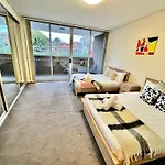 Ashfield 2 Bedroom Apt Bus&Train Shop Parking