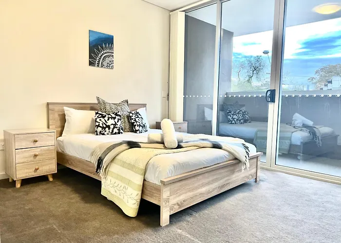 Ashfield 2 Bedroom Apt Bus&Train Shop Parking