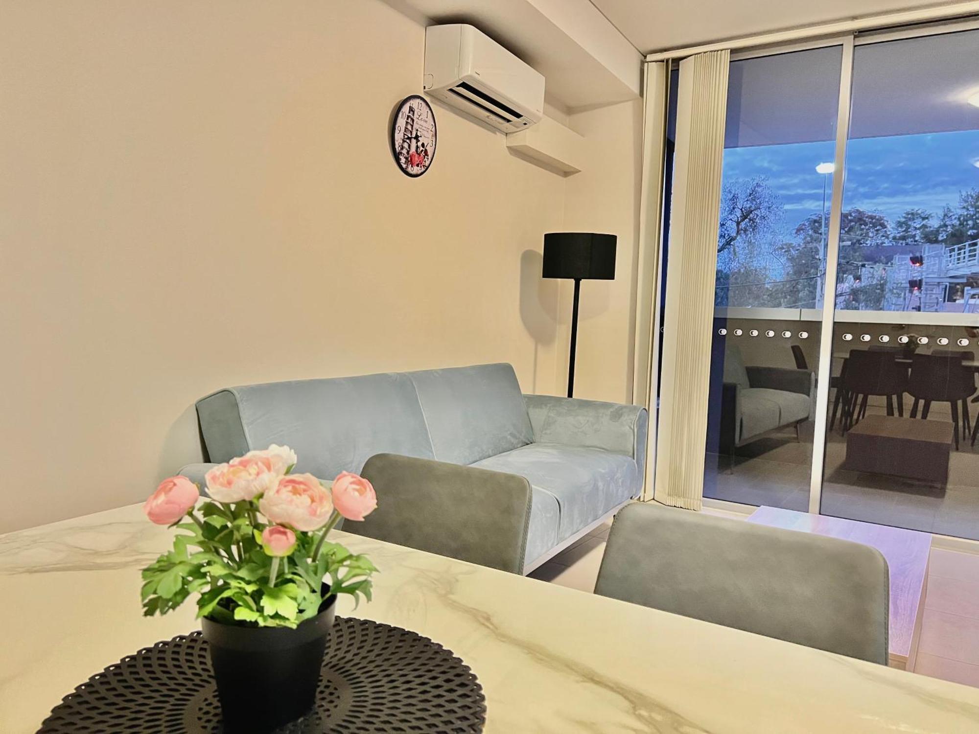 Ashfield 2 Bedroom Apt Bus&train Shop Parking