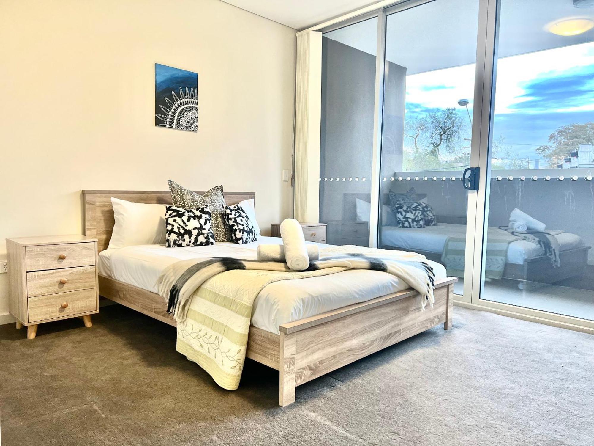 Ashfield 2 Bedroom Apt Bus&train Shop Parking Apartment