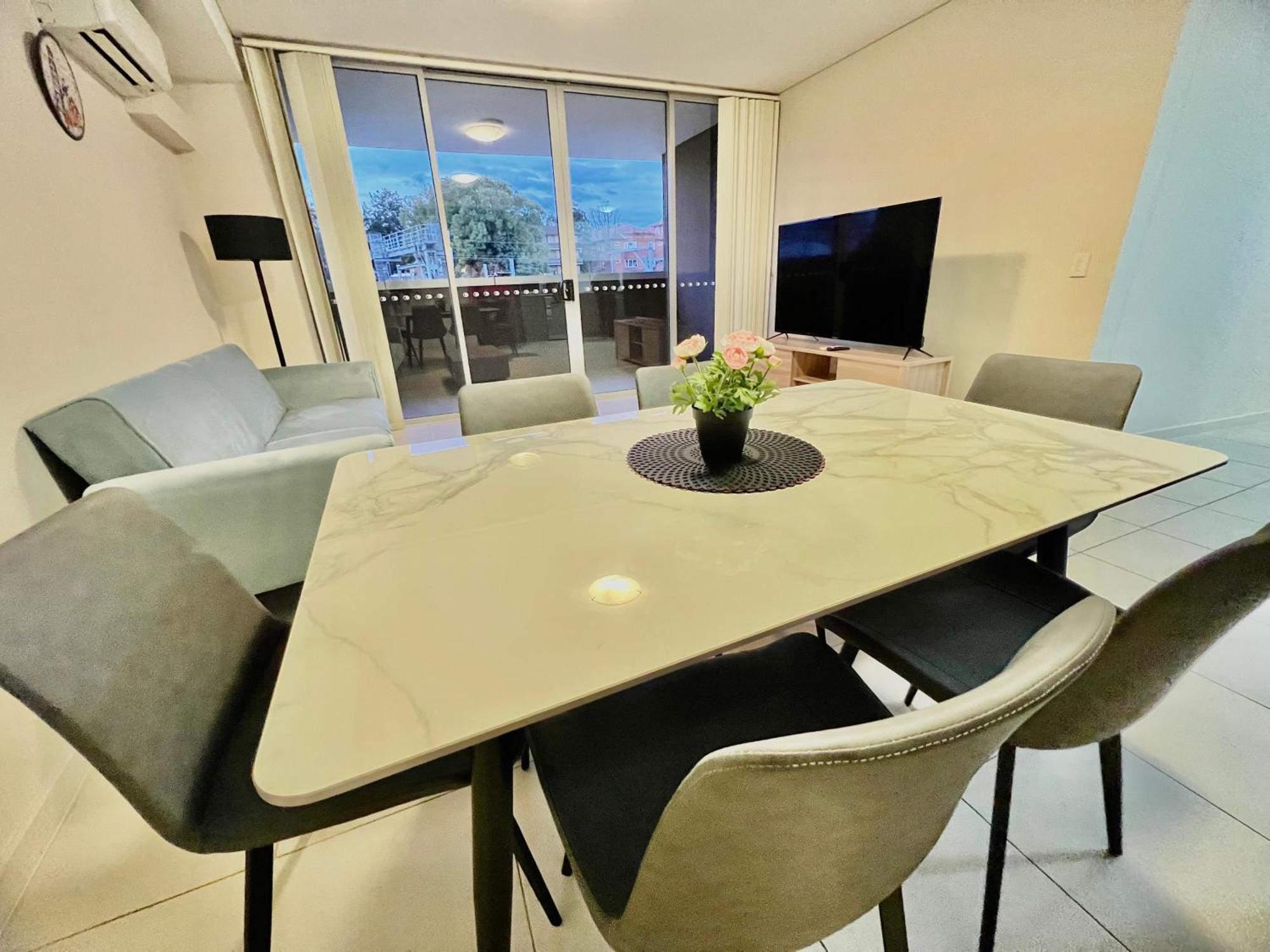 Ashfield 2 Bedroom Apt Bus&train Shop Parking Sydney