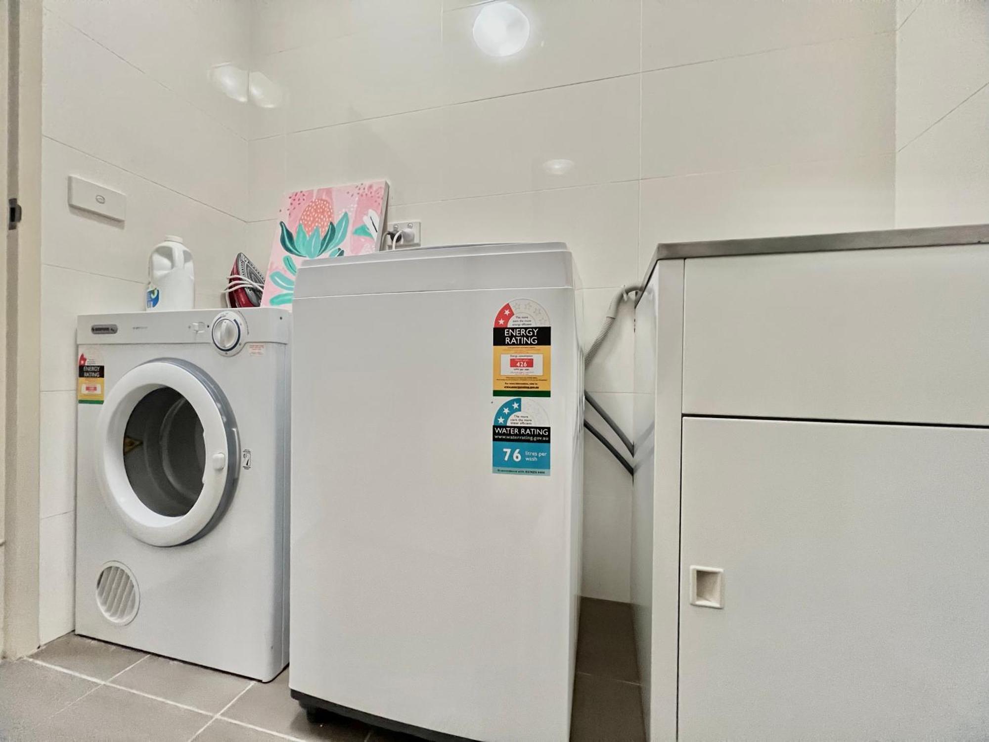 Ashfield 2 Bedroom Apt Bus&train Shop Parking * Sydney