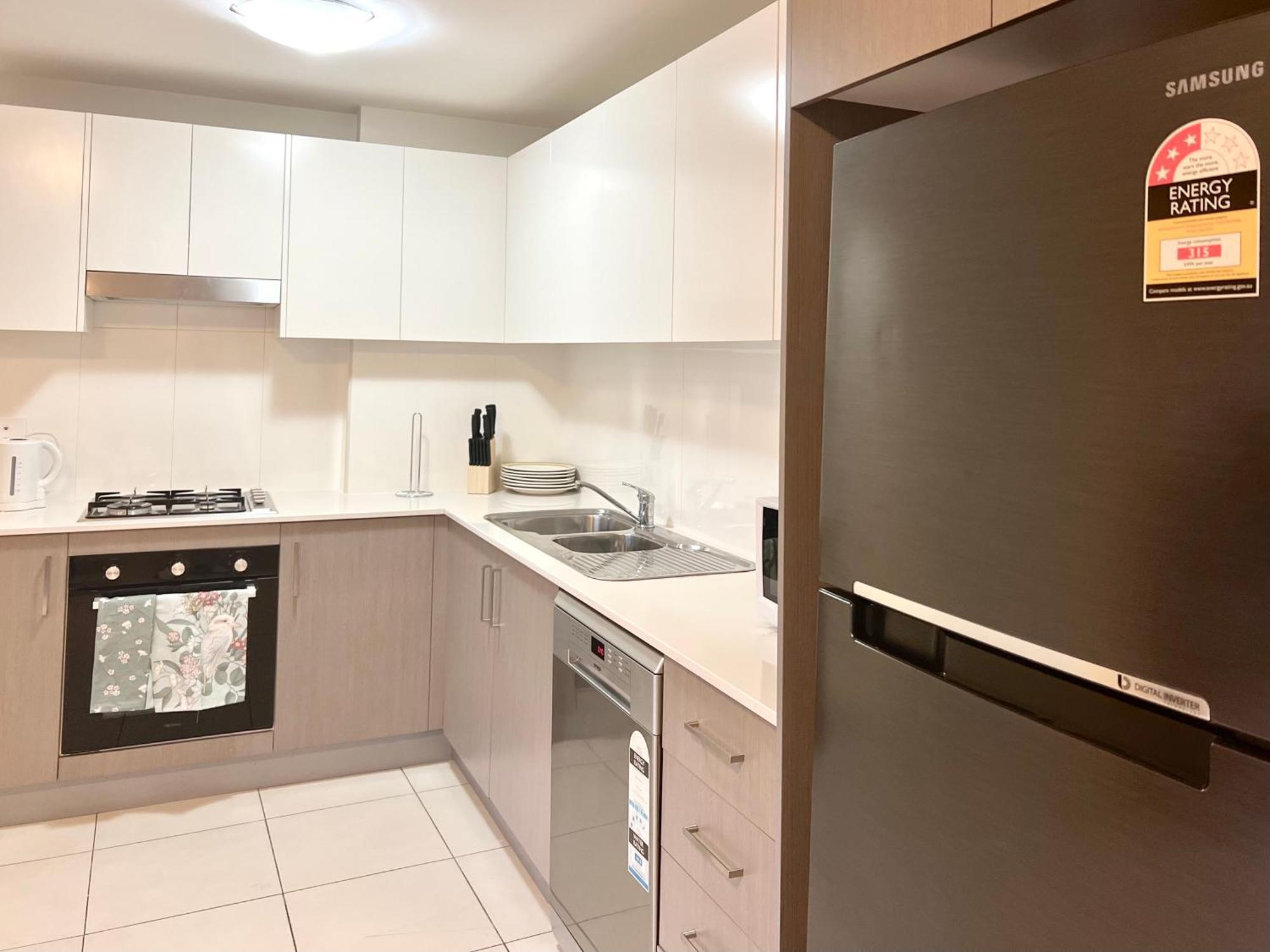 Apartment Ashfield 2 Bedroom Apt Bus&train Shop Parking *