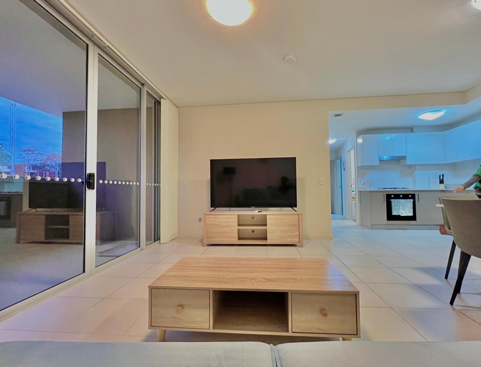 Ashfield 2 Bedroom Apt Bus&train Shop Parking *