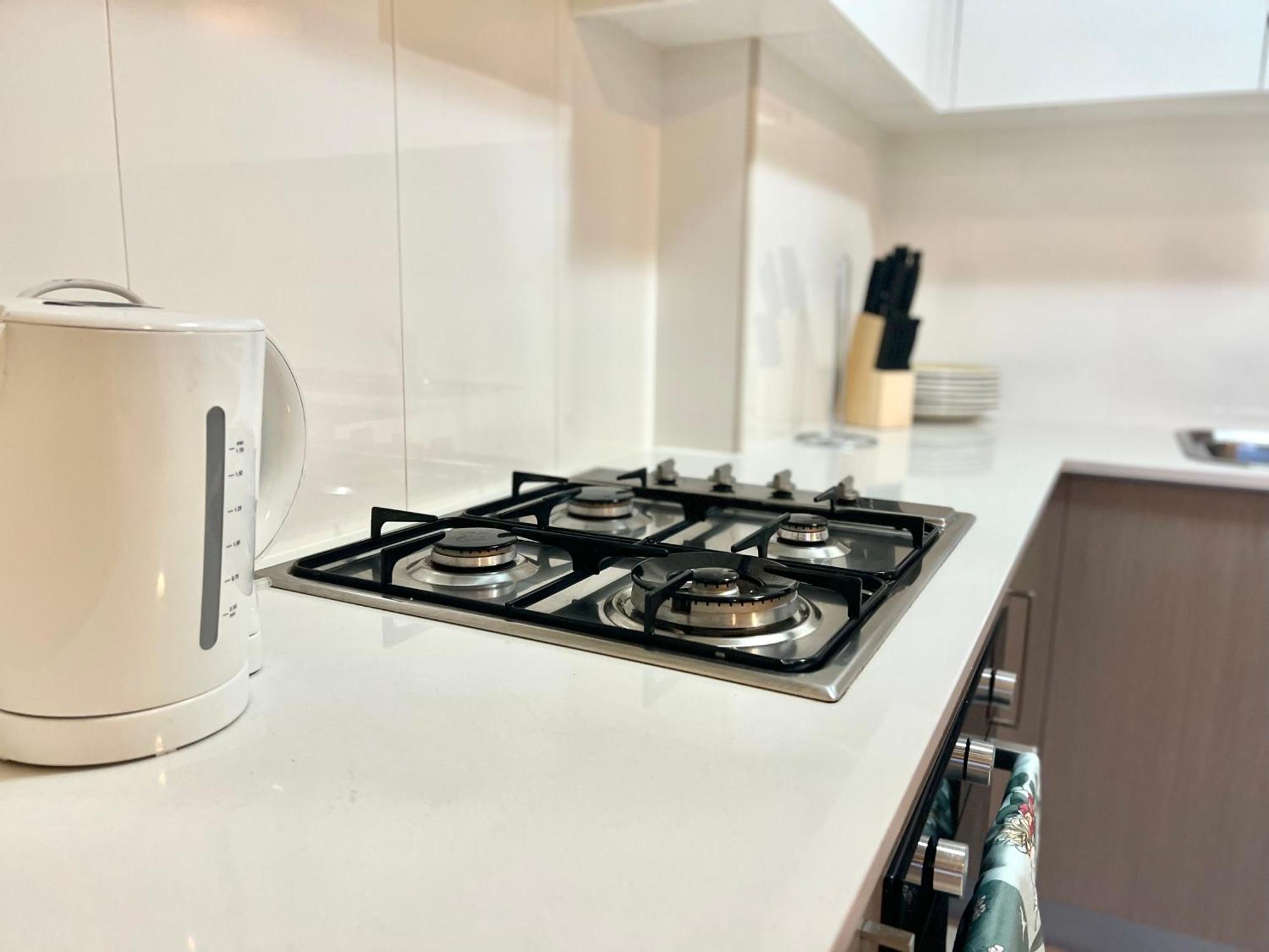 Ashfield 2 Bedroom Apt Bus&train Shop Parking